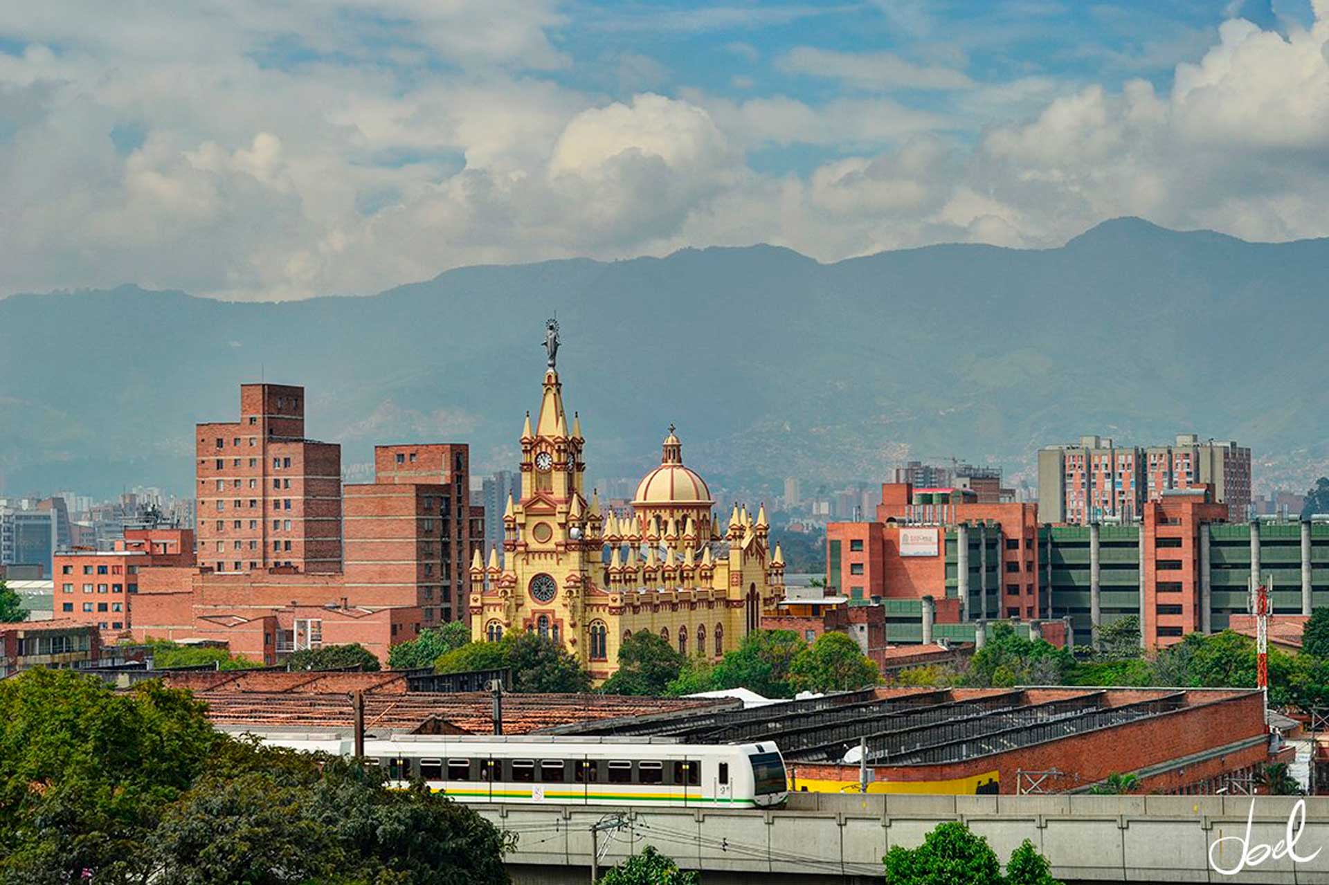 do-you-need-to-speak-spanish-to-travel-or-live-in-medellin